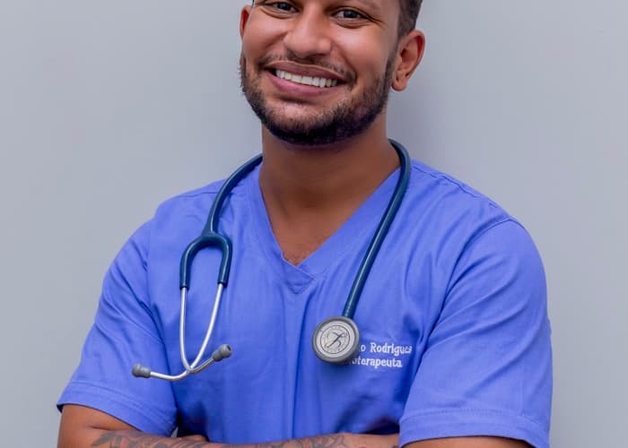 Médicos recém-formados comemorando